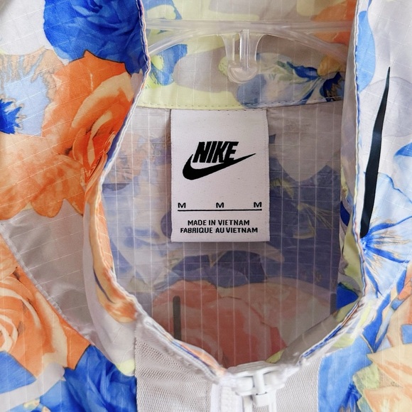NIKE Women's Floral Cropped Windbreaker Jacket Medium - Picture 7 of 7